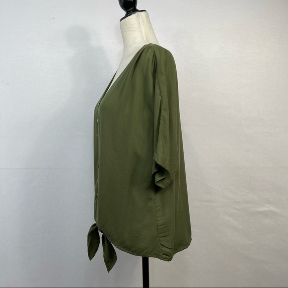 HARPER by Francesca’s Tie Front Top - Large - Picture 6 of 16